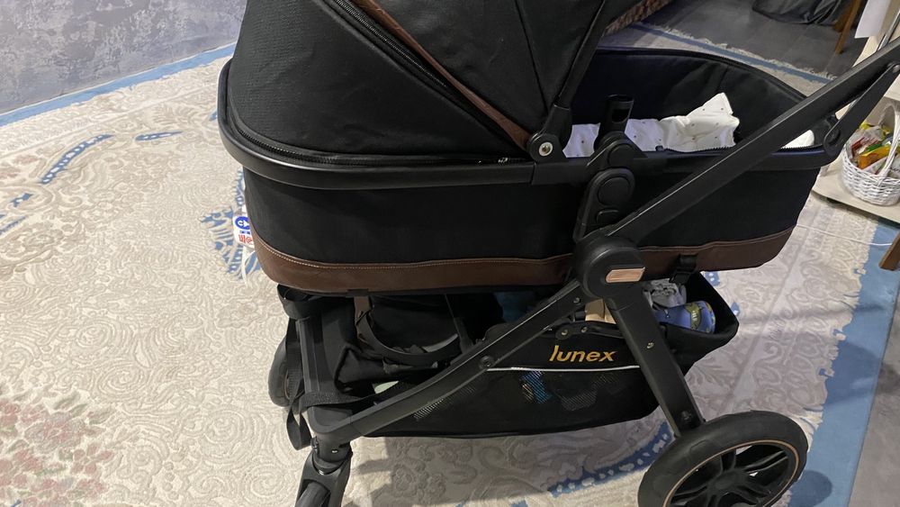 Детская коляска до года