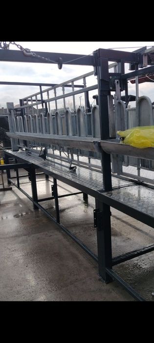 Stand de muls oi sau capre cu ieșire rapidă