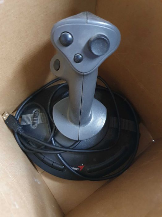 Неизползван джойстик Genius MaxFighter F-23U Joystick
