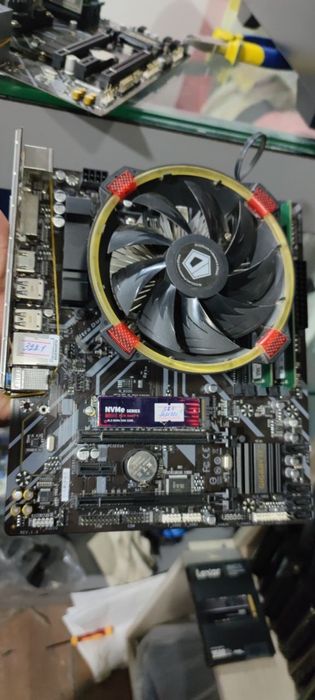 Gigabyte b450m-ds3h 
Ryzen5 2600/fan