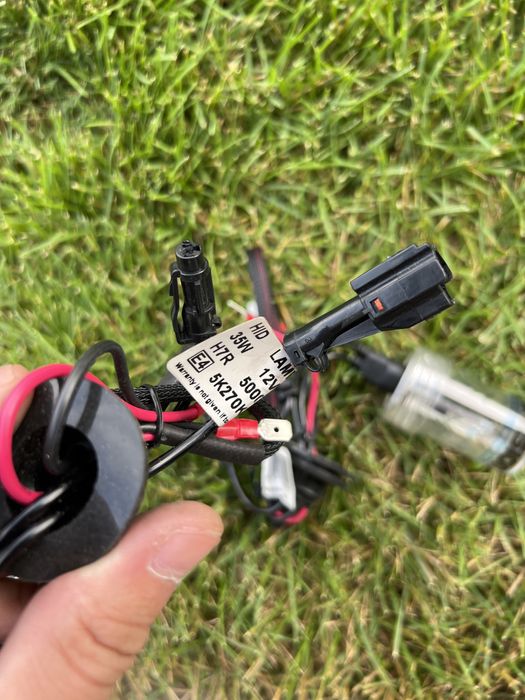 Becuri xenon h7r pentru ballast ac cu prinderi ket (nu amp)!