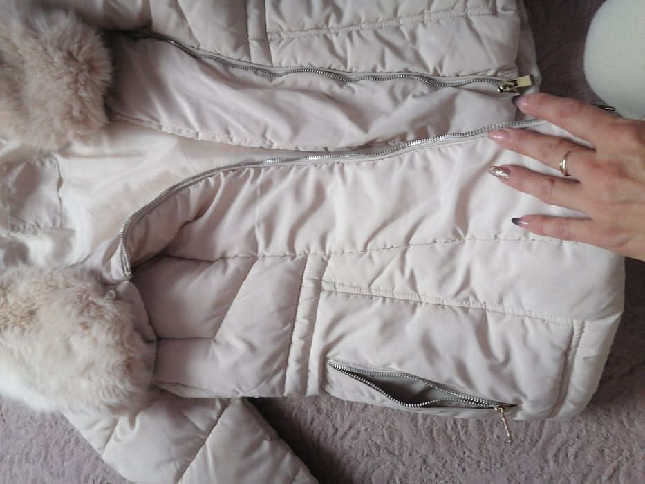 Зимно бежаво яке.