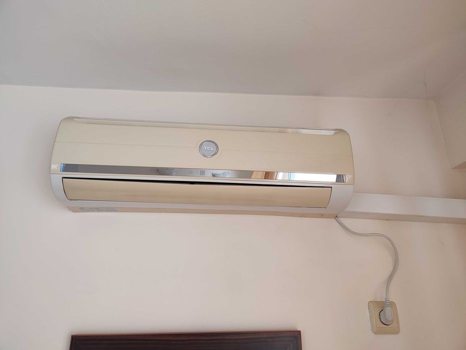 Продавам работещ климатик TCL - 12