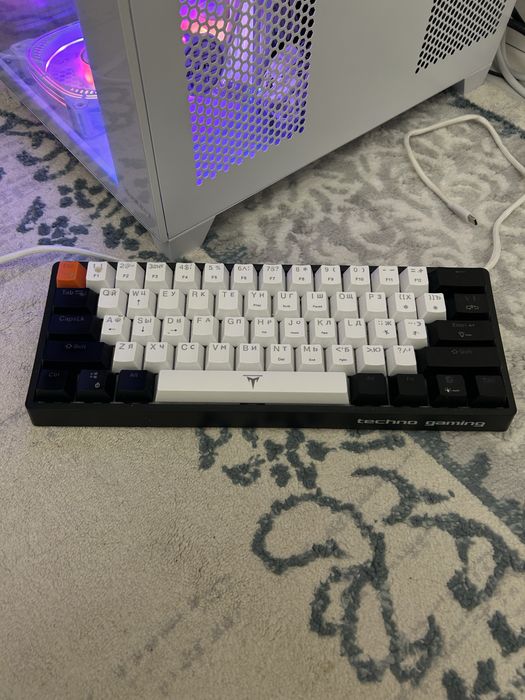 Наушники и клавиатура