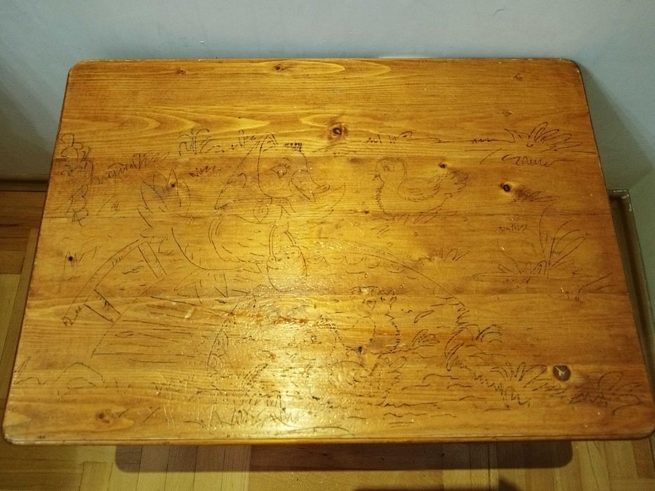 Детска дървена маса