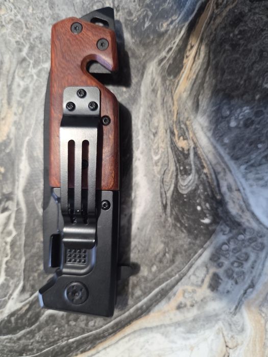 Cuțit / briceag pliabil