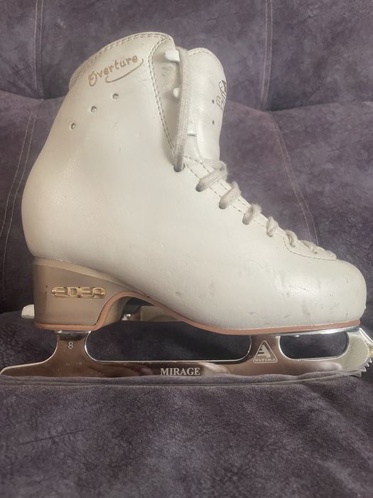 Продам коньки для фигурного катания