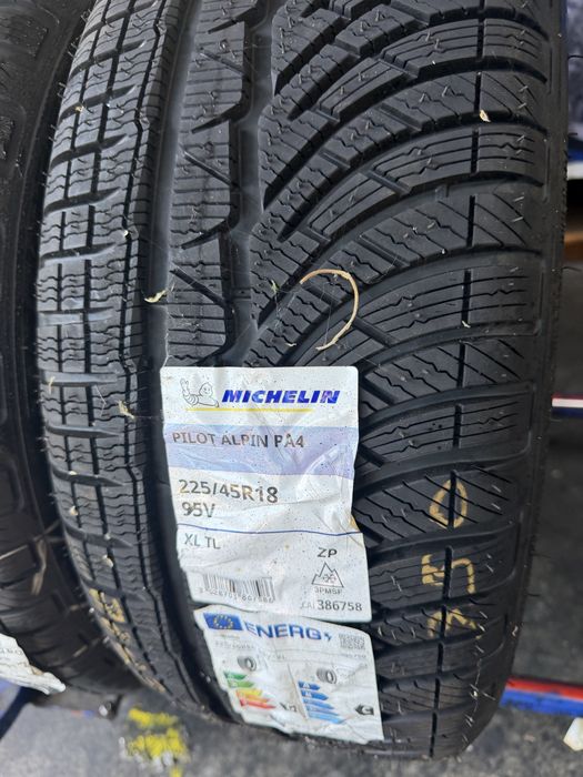225/45/18 Michelin 95V RSC