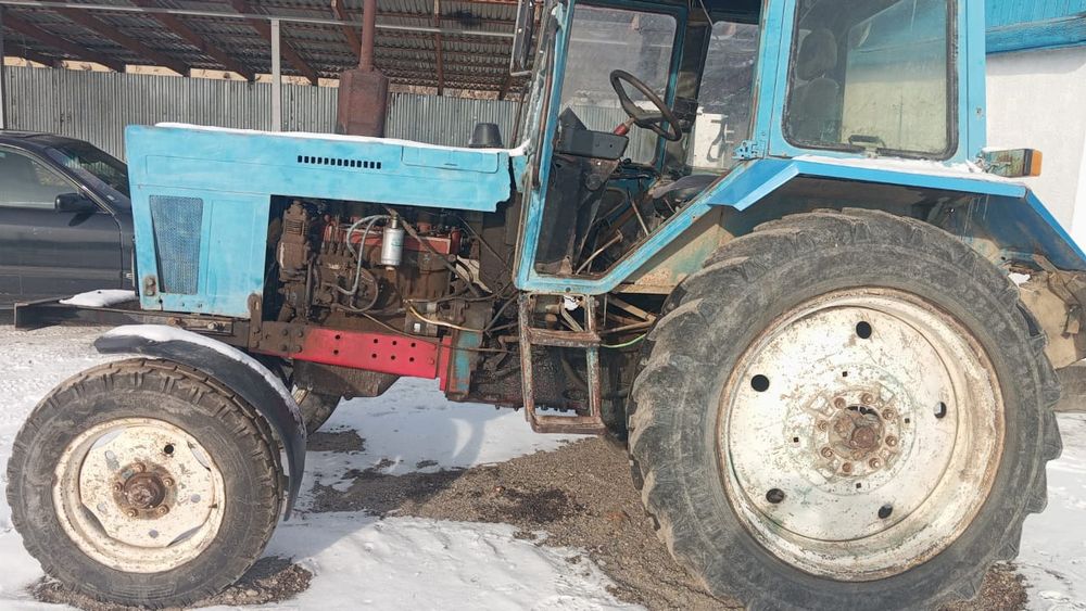 Трактор МТЗ 80.                     .