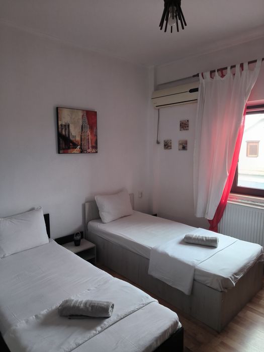 Cazare muncitori Constanta Valu lui Traian paturi single bucatarii