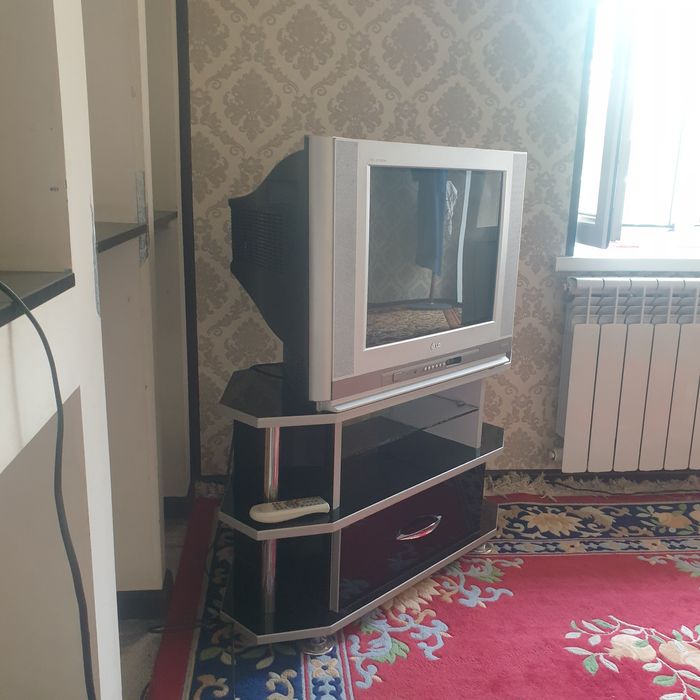 Televizor va pastafka kamplekt sotiladi