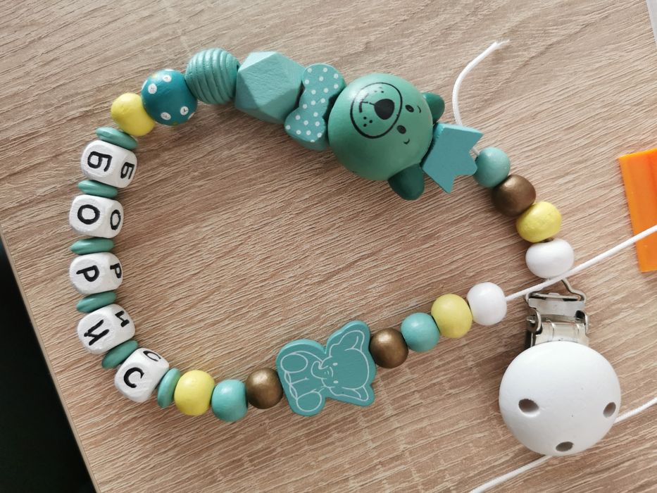 Дървен клипс за биберон /Бебешки клипс с името на детенцето Ключодържи