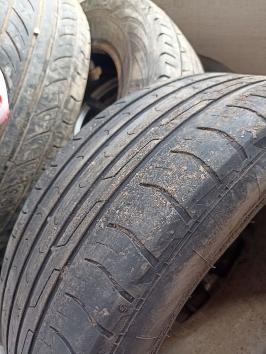 Покрышки легковой автомобиль комплект