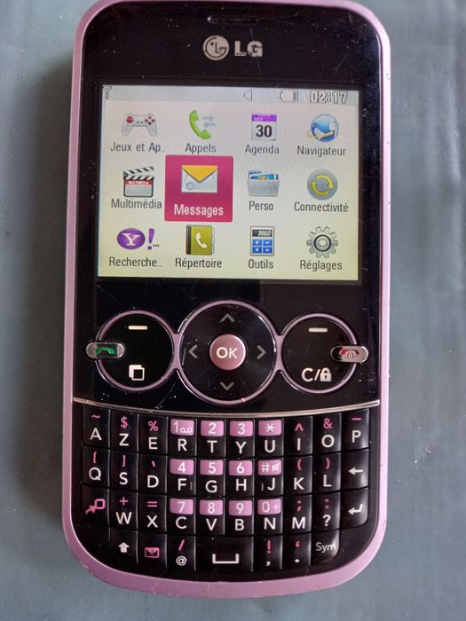 Vând Telefon LG GW Pink ediție limitata, pt Colecționari sau piese