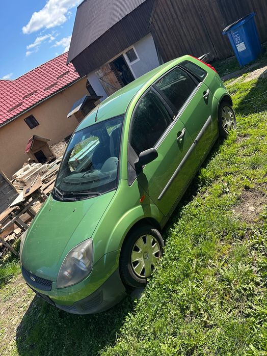 Ford Fiesta 1.3 benzina adusa recent masina personala
