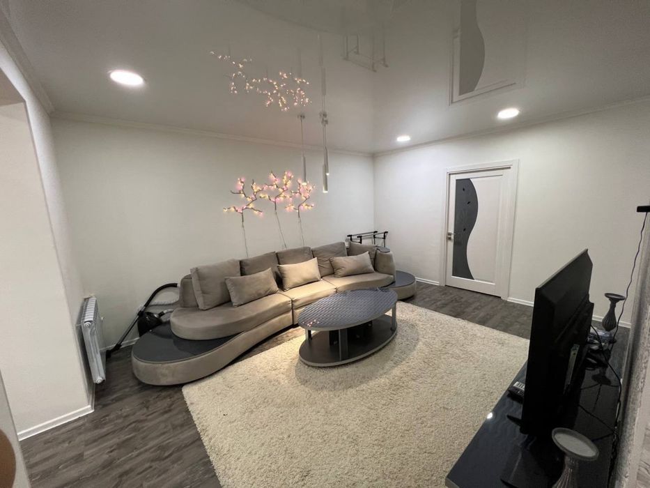 Сдается 2 комн квартира на Ойбеке 60м2 посольство Кореи