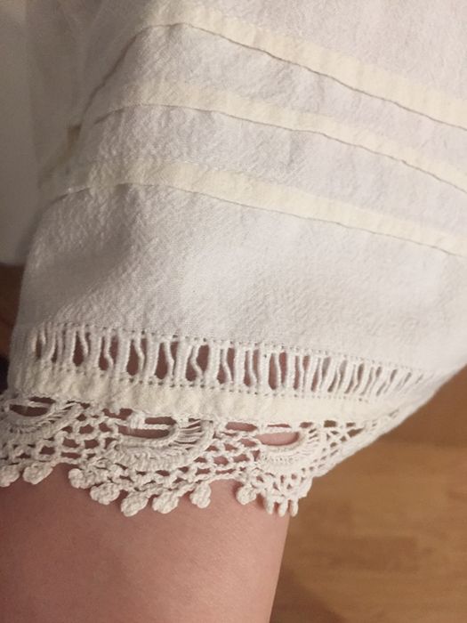 Rochie populara autentica lucrata manual pe panza de casa