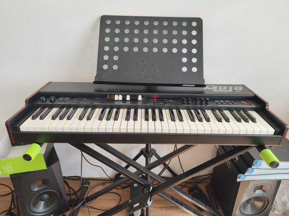 Vând orga crumar mojo 61