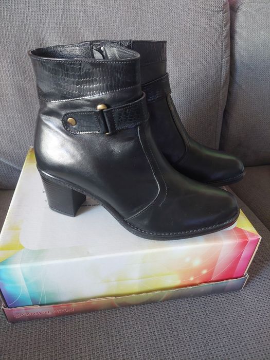 Ghete scurte piele mărimea 40