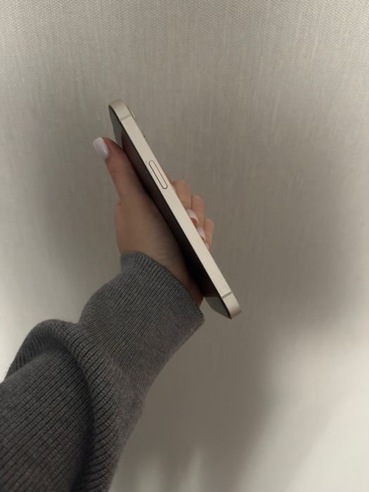 Продам Айфон  13