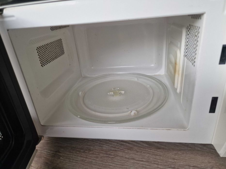 Cuptor cu microunde doar 100ron functional curat