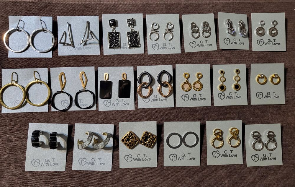 Различни дамски бижута