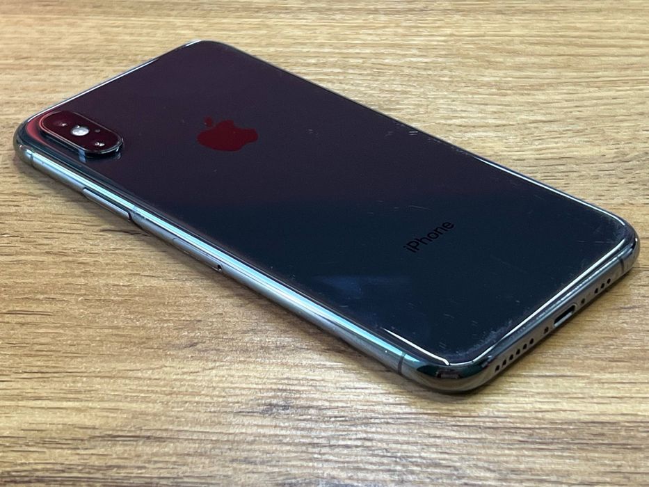 iPhone Xs в отличном состоянии