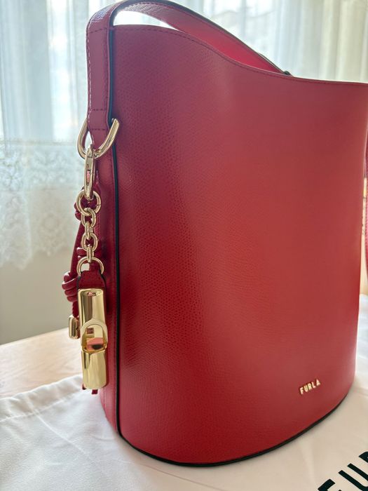 Дамска чанта от естествена кожа  FURLA