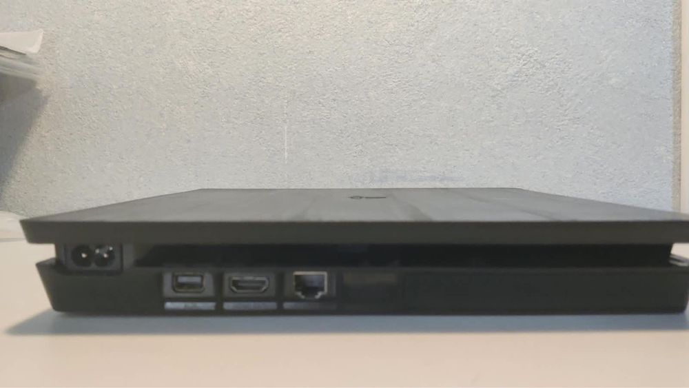 Sony PlayStation 4 Slim 1 TB — PS4