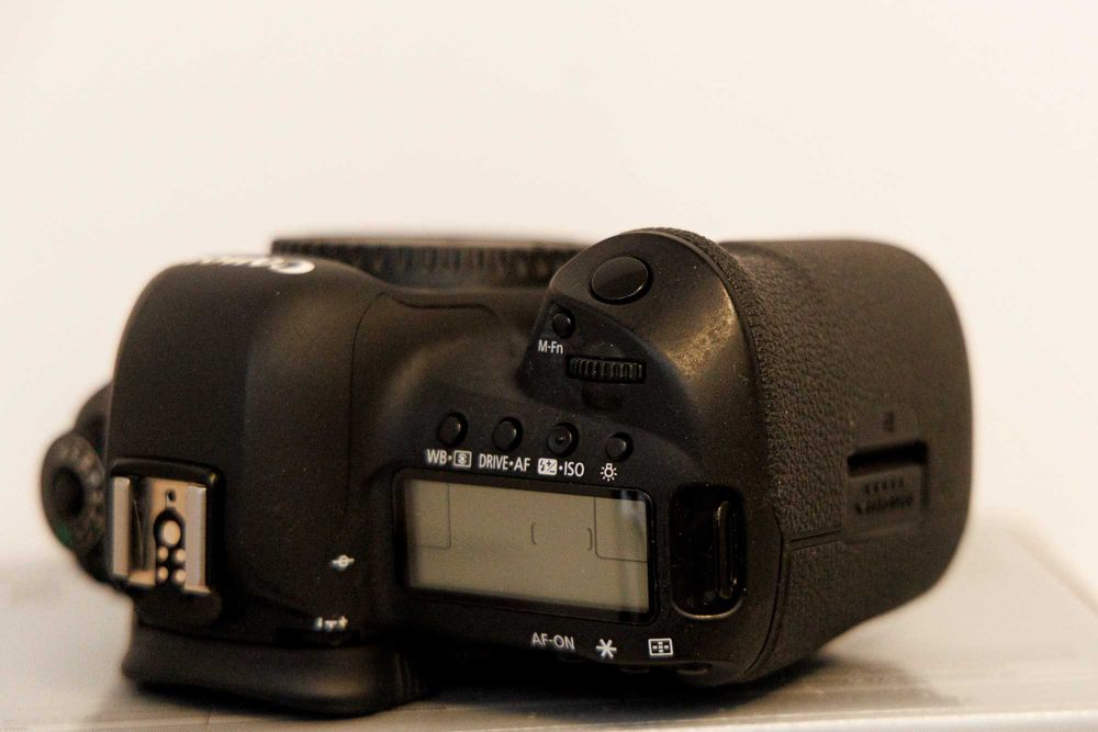 Canon EOS 5D Mark IV +  ACCESORII