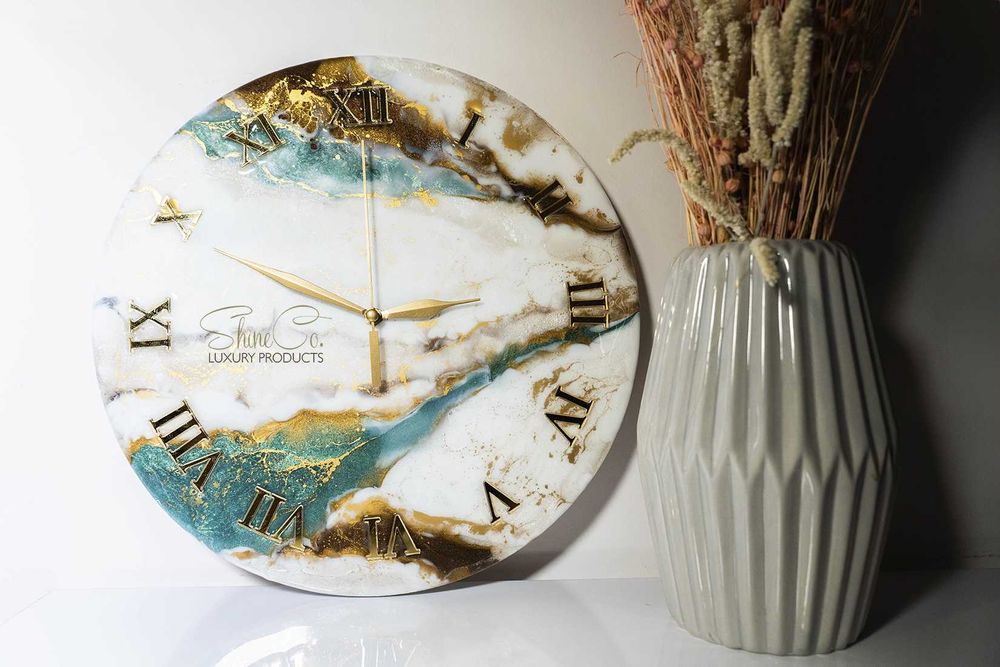 Стенен часовник с епоксидна мсола