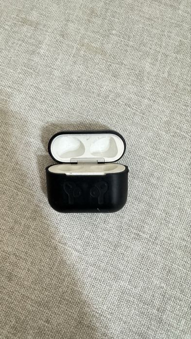 продам кейс оригинал в отличном состоянии