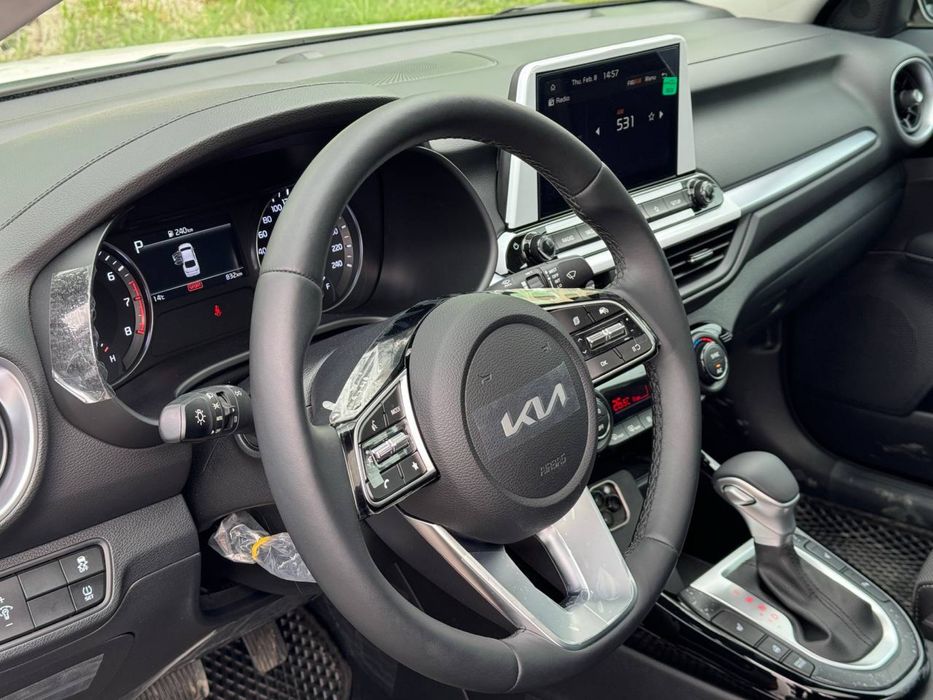 KIA Cerato avtomat Lux 2 pazitsiya srochno sotiladi