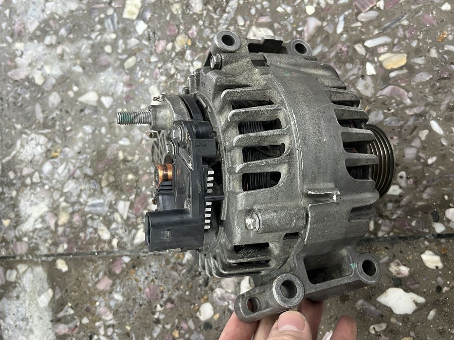 Продам б/у генератор от Весты