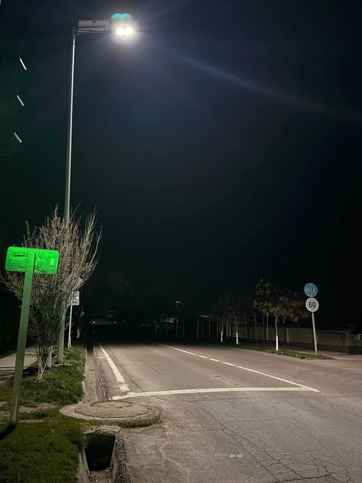 BLUE CARBON quyosh panelli LED projektorlari.