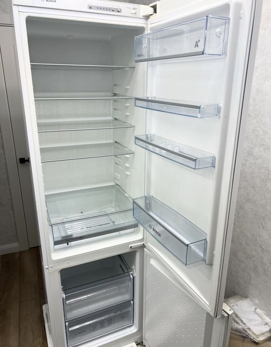 Продам двухкамерный холодильник Бирюса