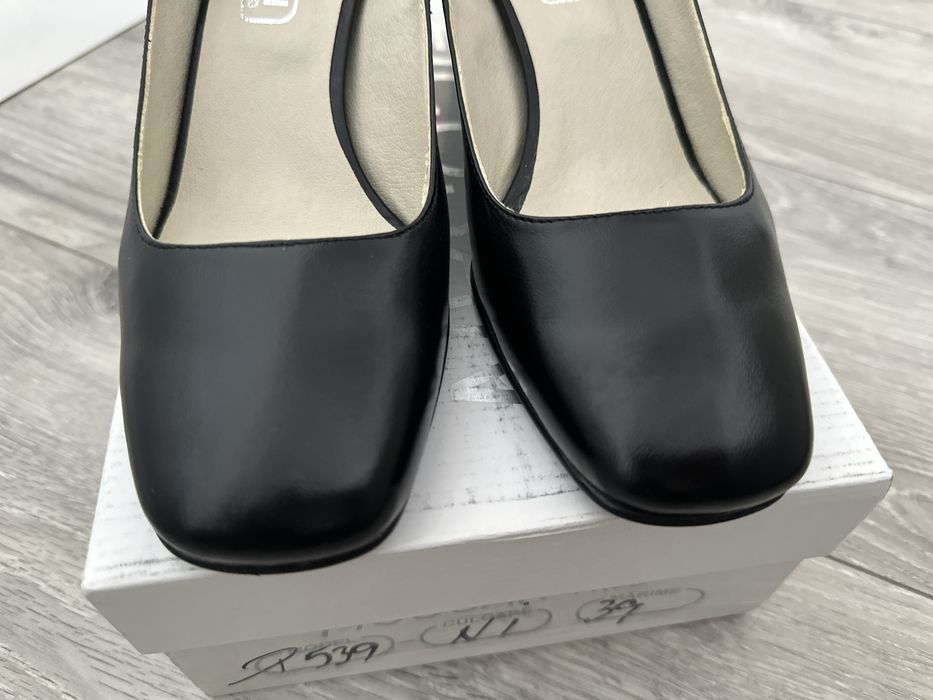 Pantofi marimea 39