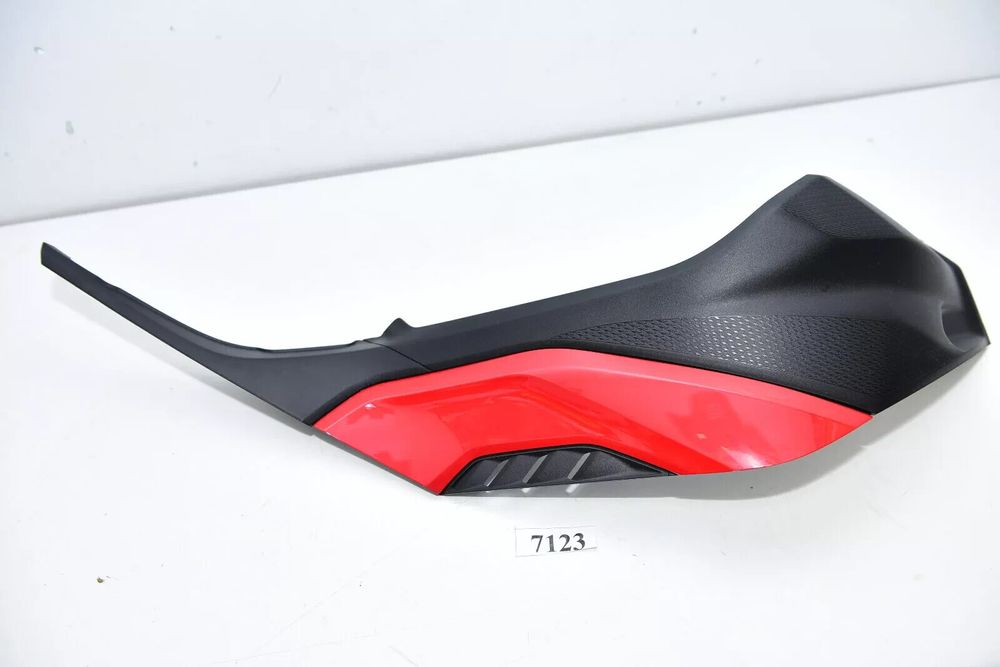 BMW S1000R K63 2021- Carena rezervor de combustibil dreapta