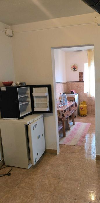 Vand apartament 2 camere balcon inchis magazie lemne geamuri termopane