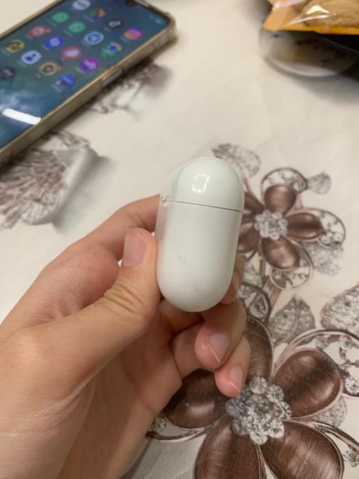 Продам Airpods срочно.