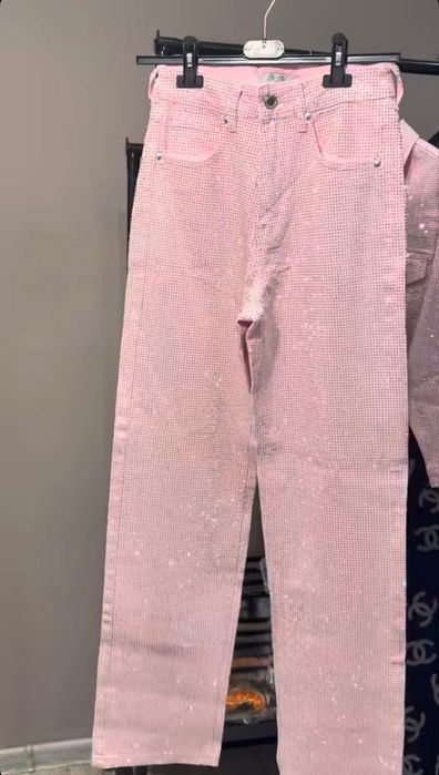 Продавам дънките защото са ми големи не са обувани и носени