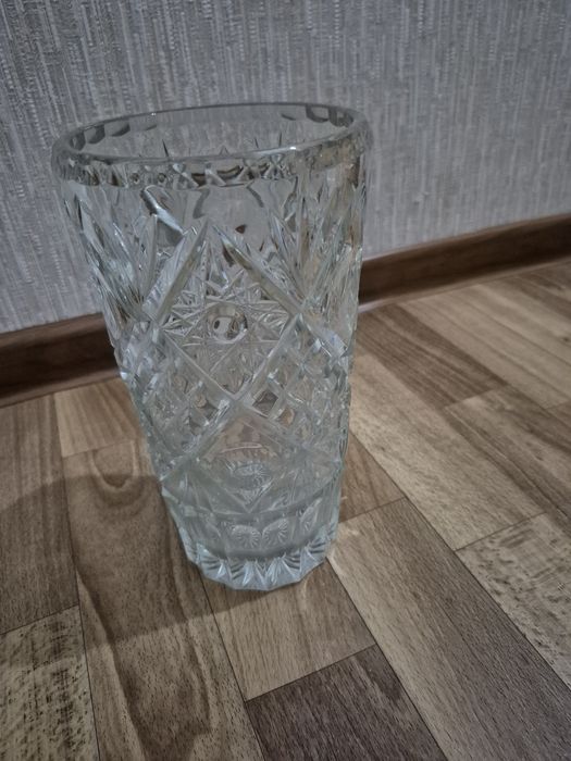 Ваза хрустальная, очень красивая