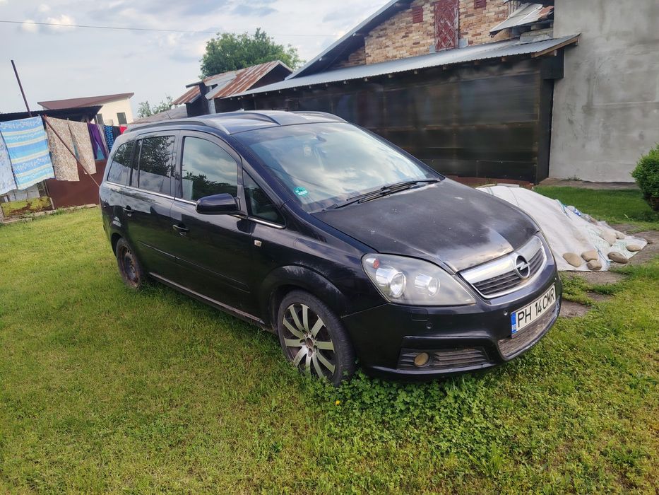 Dezmembrez Opel zafira b