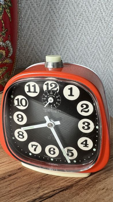 Винтидж часовник-будилник Peter