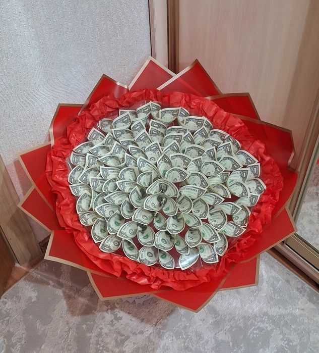 Букет из долларов. Денежный букет