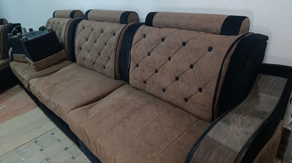 Ugalok divan sotiladi