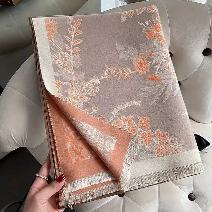 Дамски шалове - различни модели