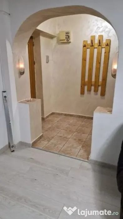 Închiriez apartament