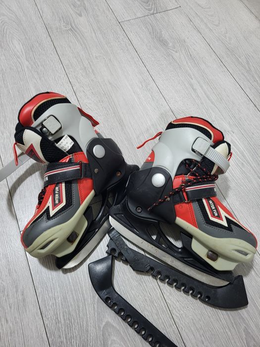 Коньки для катания на льду.