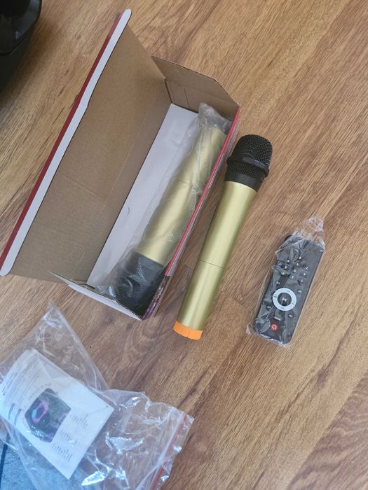 Boxa bluetooth cu microfoane